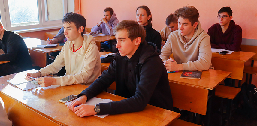 Консультативная работа со студентами по вопросам самопрезентации, профориентации и информирования о состоянии рынка труда