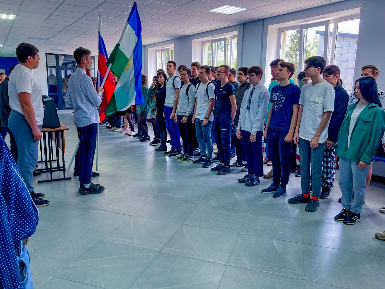 Еженедельная линейка гимны РФ и РБ и песню "День Победы"