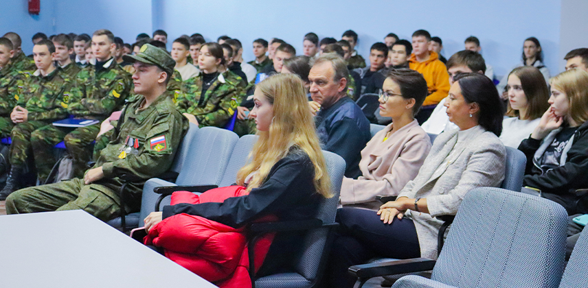 Беседа студентов с выпускником УКРТБ 