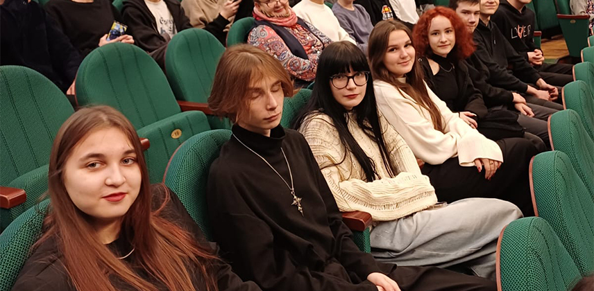 Экскурсия в Национальный Молодежный театр им М.Карима 